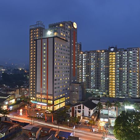 Harris Hotel & Conventions Ciumbuleuit Bandung Exterior foto