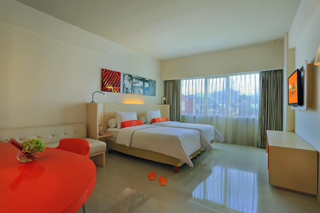 Harris Hotel & Conventions Ciumbuleuit Bandung Exterior foto