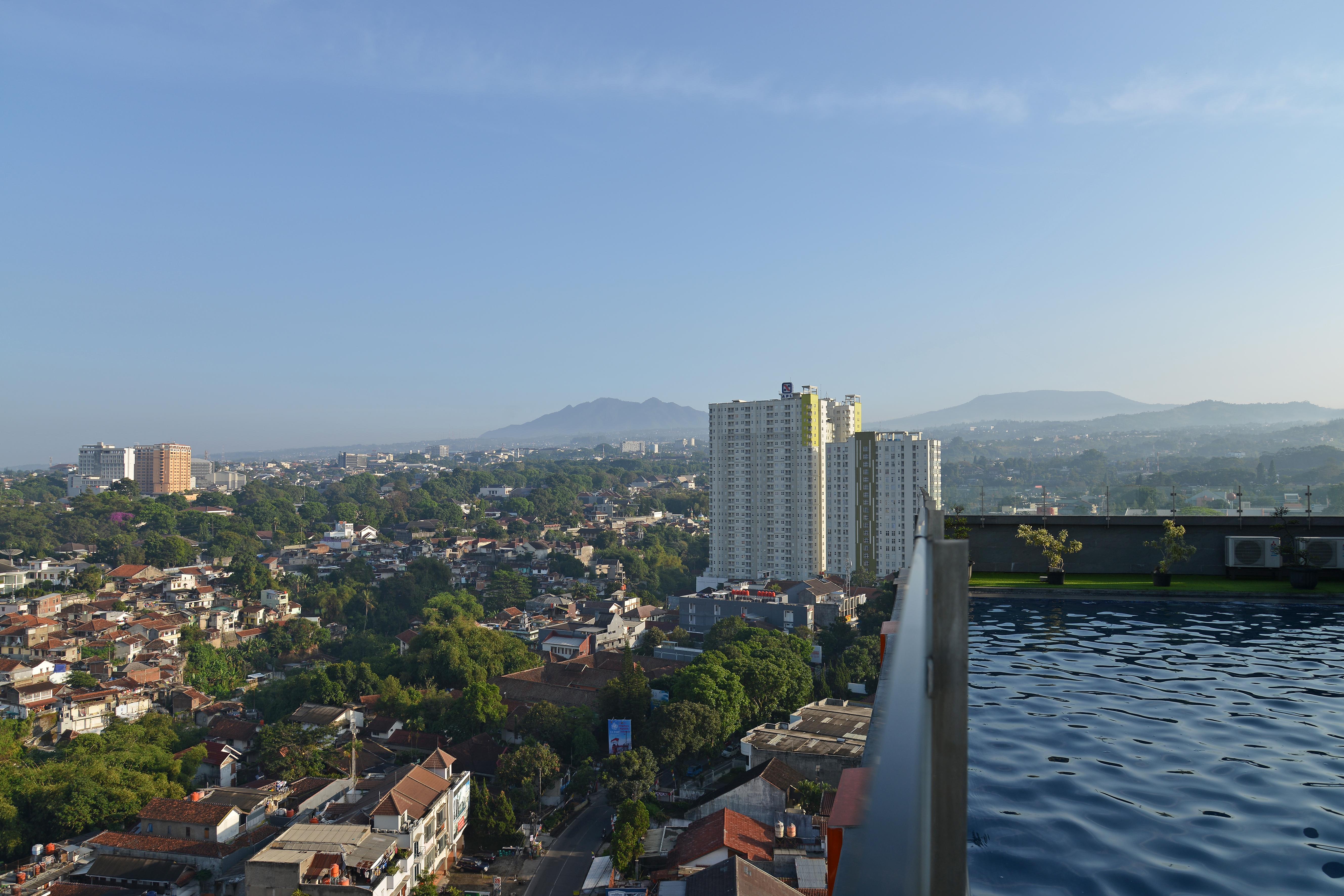 Harris Hotel & Conventions Ciumbuleuit Bandung Exterior foto