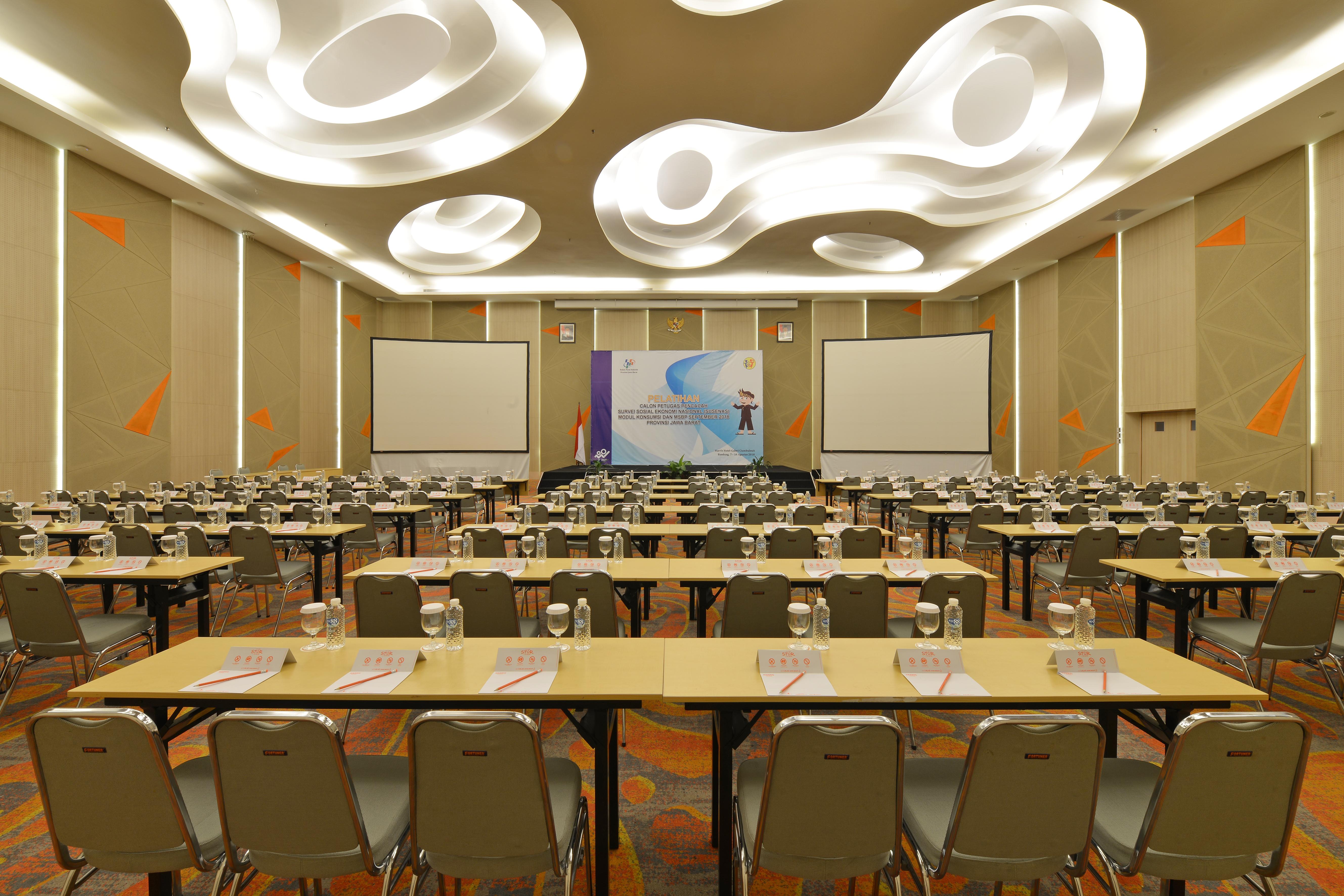 Harris Hotel & Conventions Ciumbuleuit Bandung Exterior foto
