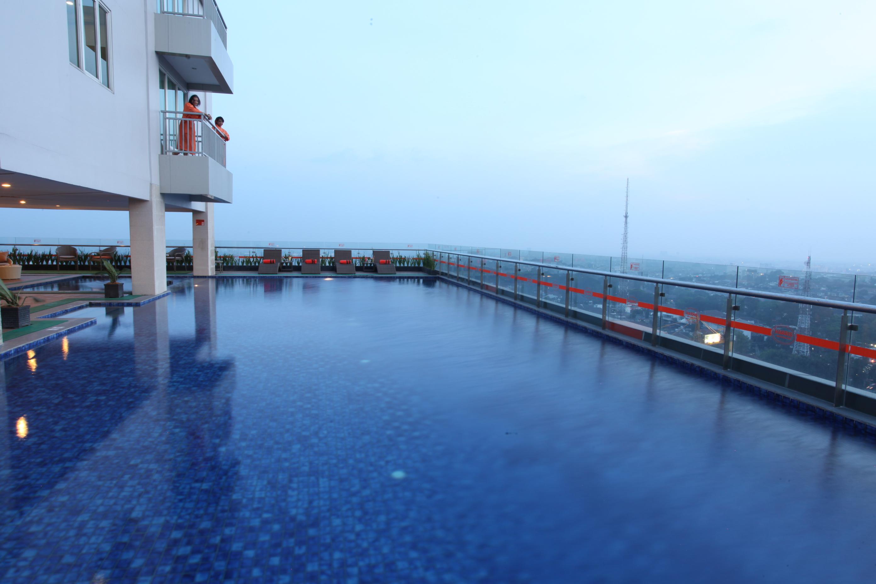 Harris Hotel & Conventions Ciumbuleuit Bandung Exterior foto