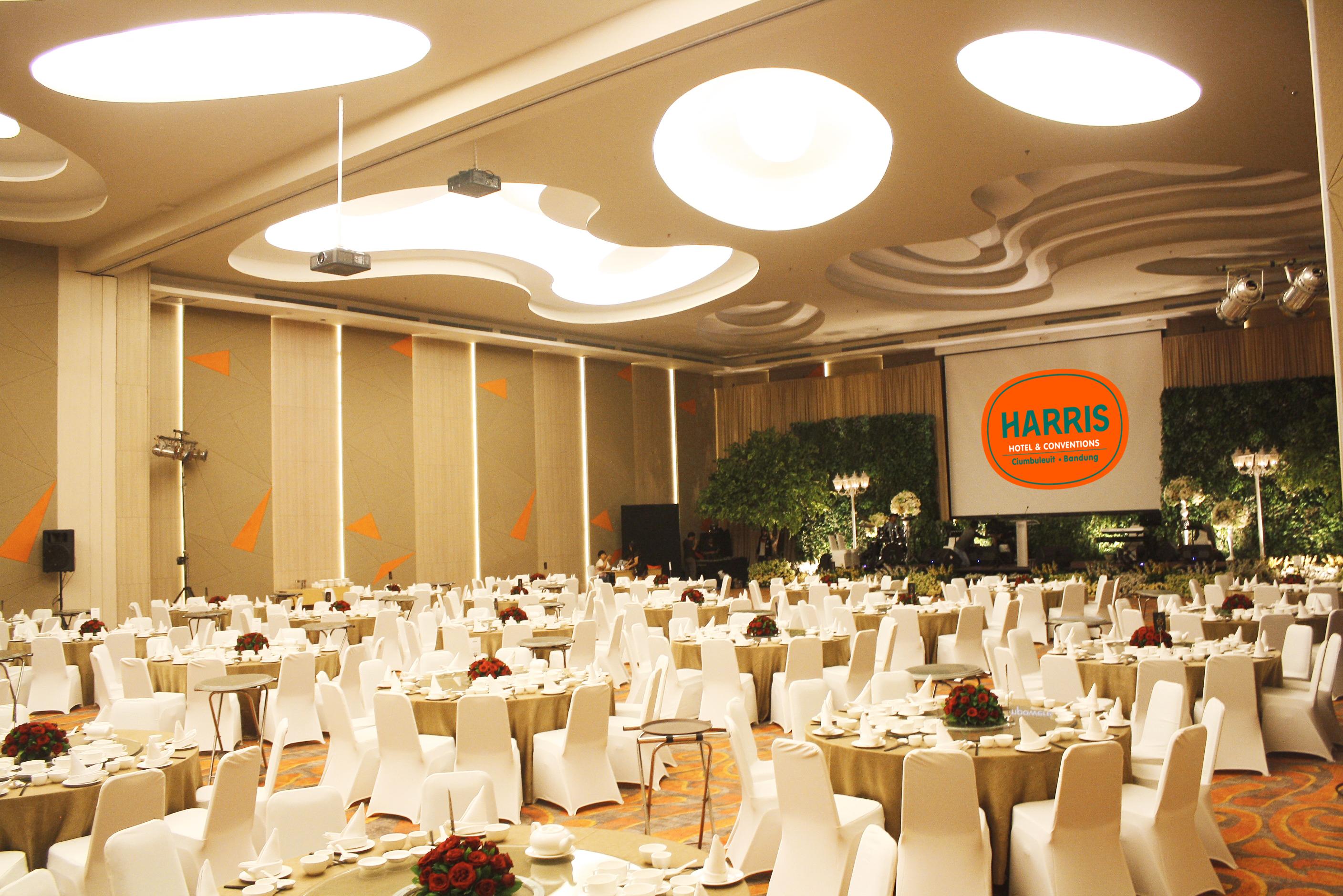 Harris Hotel & Conventions Ciumbuleuit Bandung Exterior foto