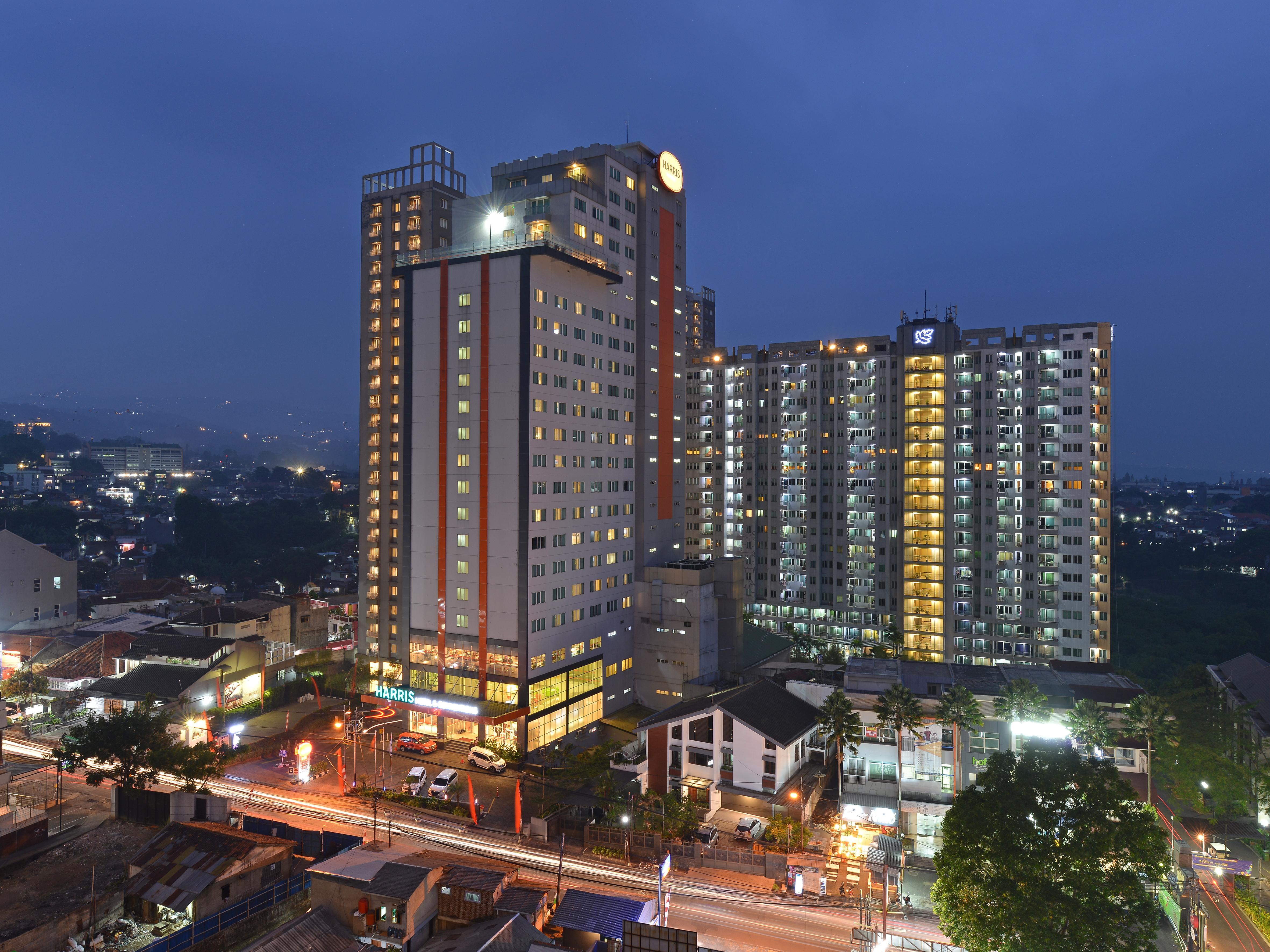 Harris Hotel & Conventions Ciumbuleuit Bandung Exterior foto