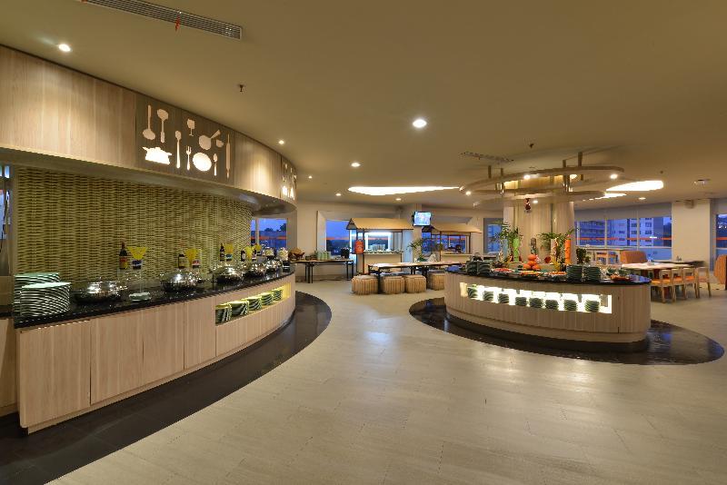 Harris Hotel & Conventions Ciumbuleuit Bandung Exterior foto