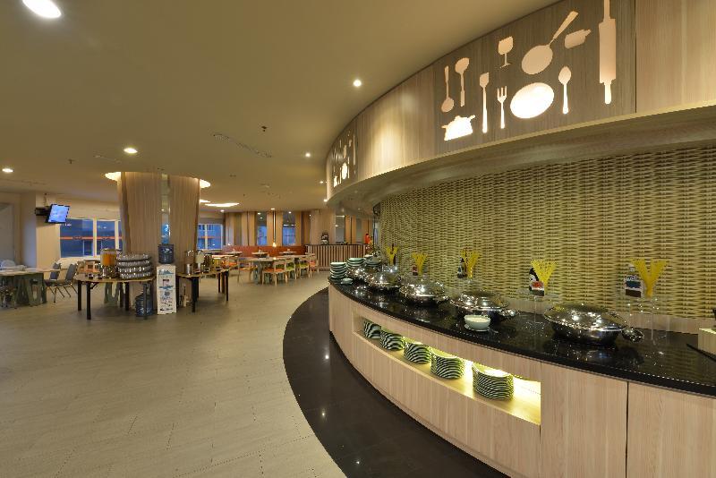 Harris Hotel & Conventions Ciumbuleuit Bandung Exterior foto