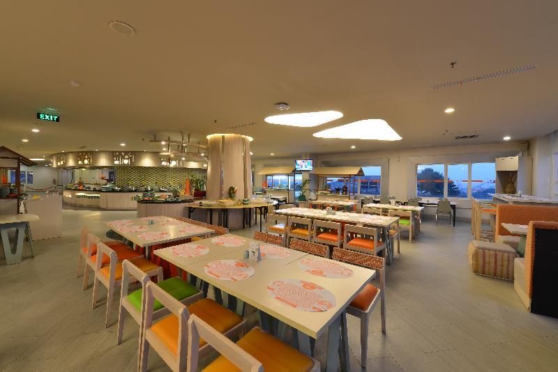 Harris Hotel & Conventions Ciumbuleuit Bandung Exterior foto