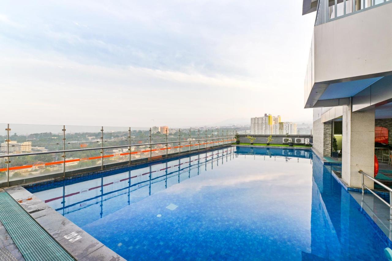 Harris Hotel & Conventions Ciumbuleuit Bandung Exterior foto